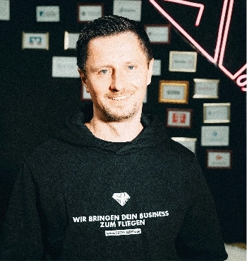 Teammitglied der KI-Helden / Suchhelden GmbH