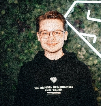 Teammitglied der KI-Helden / Suchhelden GmbH
